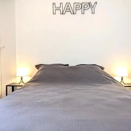 Apartment Maison Renovee Avec Jardinet Pres Paris 5 Minutes Du Metro Montreuil (Seine-Saint-Denis)
