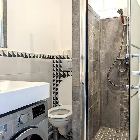 Apartament Maison Renovee Avec Jardinet Pres Paris 5 Minutes Du Metro *