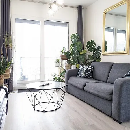 Apartment Maison Renovee Avec Jardinet Pres Paris 5 Minutes Du Metro Montreuil (Seine-Saint-Denis)